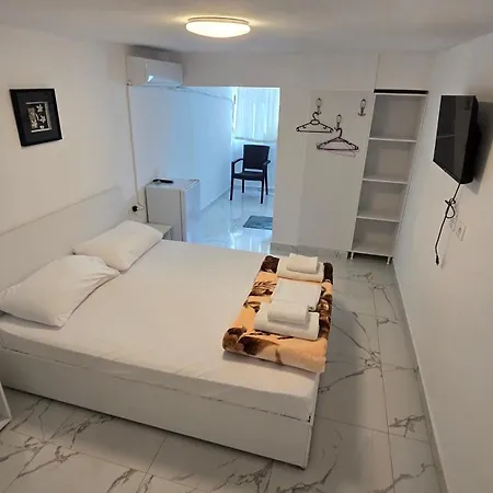 Hotell Julia 3*